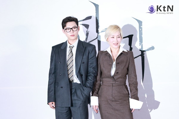 [KtN 포토] '베를린 초청' 영화 '파과' 김성철, 이혜영과 전우애 느낌 맞네!  사진=2025 04.24   24일 서울 CGV 용산아이파크몰. 영화 파과 언론배급시사회 및 기자간담회 K trendy NEWS DB ⓒ케이 트렌디뉴스 무단전재 및 수집, 재배포금지