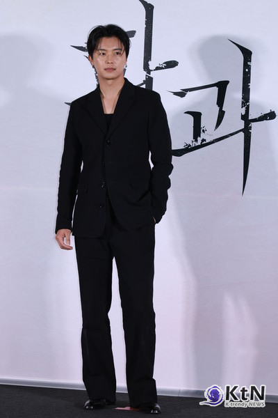 [KtN 포토] 이혜영, 김성철·연우진엔 익살까지…'현장 장악' 베테랑의 무대감각  사진=2025 04.24 이혜영 김성철·연우진  신시아 K trendy NEWS DB ⓒ케이 트렌디뉴스 무단전재 및 수집, 재배포금지