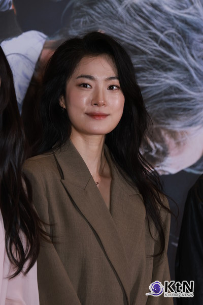 [KtN 포토] '파과' 신스틸러 옥자연, 눈빛만으로도 압도 ( VIP 시사회)  사진=2025 04.24  24일 오후 서울 용산구 CGV용산아이파크몰에서 열린 영화 파과 VIP 시사회 K trendy NEWS DB ⓒ케이 트렌디뉴스 무단전재 및 수집, 재배포금지