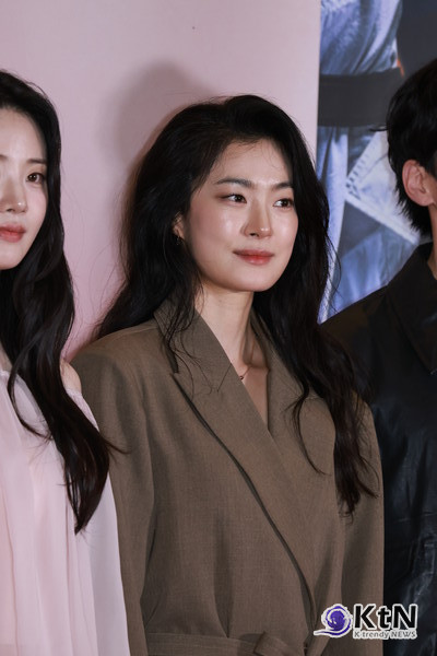 [KtN 포토] '파과' 신스틸러 옥자연, 눈빛만으로도 압도 ( VIP 시사회)  사진=2025 04.24  24일 오후 서울 용산구 CGV용산아이파크몰에서 열린 영화 파과 VIP 시사회 K trendy NEWS DB ⓒ케이 트렌디뉴스 무단전재 및 수집, 재배포금지