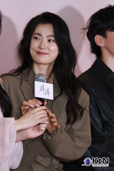 [KtN 포토] '파과' 신스틸러 옥자연, 눈빛만으로도 압도 ( VIP 시사회)  사진=2025 04.24  24일 오후 서울 용산구 CGV용산아이파크몰에서 열린 영화 파과 VIP 시사회 K trendy NEWS DB ⓒ케이 트렌디뉴스 무단전재 및 수집, 재배포금지