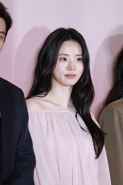 [KtN 포토] '파과' 신시아, 과몰입 부르는 미모  (VIP 시사회)  사진=2025 04.24  배우 신시아가 24일 오후 서울 용산구 CGV용산아이파크몰에서 열린 영화 파과 VIP 시사회에 참석해 포즈를 취했다.  K trendy NEWS DB ⓒ케이 트렌디뉴스 무단전재 및 수집, 재배포금지