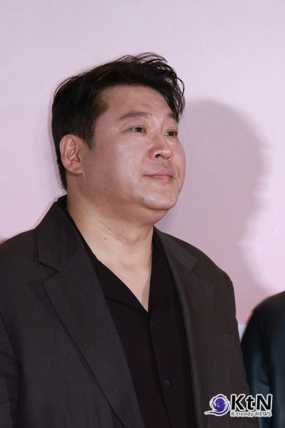 [KtN 포토] '파과' 최무성, 완벽 싱크로율의 배우 (VIP 시사회)  사진=2025 04.24 배우 최무성이 24일 오후 서울 용산구 CGV용산아이파크몰에서 열린 영화 파과 VIP 시사회에 참석해 포즈를 취했다.   K trendy NEWS DB ⓒ케이 트렌디뉴스 무단전재 및 수집, 재배포금지