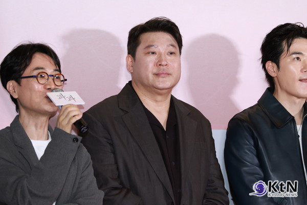 [KtN 포토] 액션 영화 '파과' 연출한 민규동 감독 ( VIP 시사회)  사진=2025 04.24 민규동 감독이 24일 오후 서울 용산구 CGV용산아이파크몰에서 열린 영화 파과 VIP 시사회에 참석해 인사말을 전하고 있다.  K trendy NEWS DB ⓒ케이 트렌디뉴스 무단전재 및 수집, 재배포금지