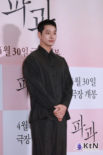[KtN 포토] '글로벌 스타' 황찬성, 잘생김 그 자체 ( '파과' VIP 시사회)  사진=2025 04.24  K trendy NEWS DB ⓒ케이 트렌디뉴스 무단전재 및 수집, 재배포금지