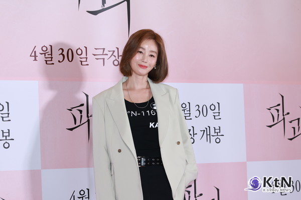 [KtN 포토] 김성령, 58세라니...‘리즈 갱신’ 미모 (영화 '파과' VIP 시사회)  사진=2025 04.24  K trendy NEWS DB ⓒ케이 트렌디뉴스 무단전재 및 수집, 재배포금지