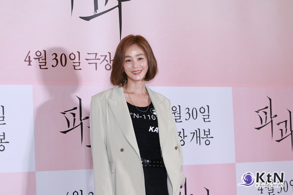 [KtN 포토] 김성령, 58세라니...‘리즈 갱신’ 미모 (영화 '파과' VIP 시사회)  사진=2025 04.24  K trendy NEWS DB ⓒ케이 트렌디뉴스 무단전재 및 수집, 재배포금지