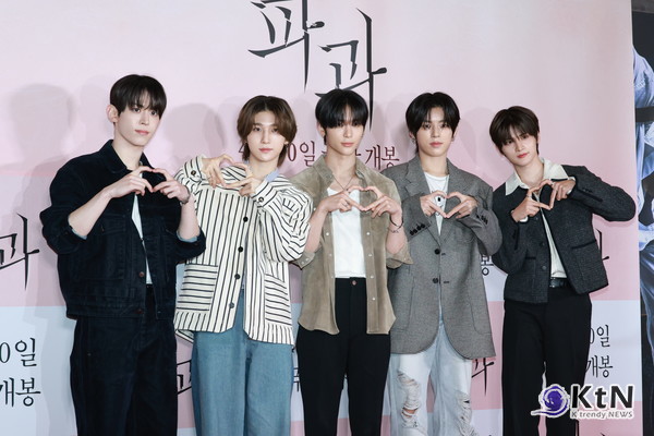  [KtN 포토] 나우어데이즈, 훈훈 남친짤 (영화 '파과' VIP 시사회) 사진=2025 04.24  나우어데이즈(현빈·연우·시윤·진혁·윤),  K trendy NEWS DB ⓒ케이 트렌디뉴스 무단전재 및 수집, 재배포금지