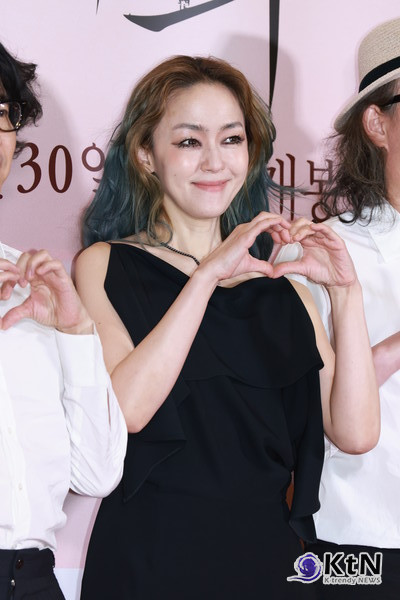 [KtN 포토] 자우림 김윤아, 영화를 돋보이게한 스모키 메이크업 주목 (영화 '파과' VIP 시사회)  사진=2025 04.24  K trendy NEWS DB ⓒ케이 트렌디뉴스 무단전재 및 수집, 재배포금지