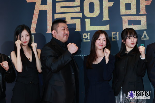 “눈 못 떼는 오컬트 액션” ‘거룩한 밤’ 언론·VIP 시사회 후 호평 릴레이  사진=2025 04.25  4월 21일 서울 송파구 롯데시네마 월드타워에서 진행된 이번  언론과 VIP 시사회 K trendy NEWS DB ⓒ케이 트렌디뉴스 무단전재 및 수집, 재배포금지