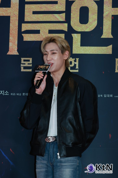[KtN 포토] '갓세븐' 뱀뱀, ‘거룩한 밤’ VIP 시사회 장악한 '글로벌 아이콘'  사진=2025 04.25 ( 4월 21일 오후, 서울 송파구 롯데시네마 월드타워점에서 진행된 영화 ‘거룩한 밤: 데몬 헌터스’ VIP 시사회)   K trendy NEWS DB ⓒ케이 트렌디뉴스 무단전재 및 수집, 재배포금지