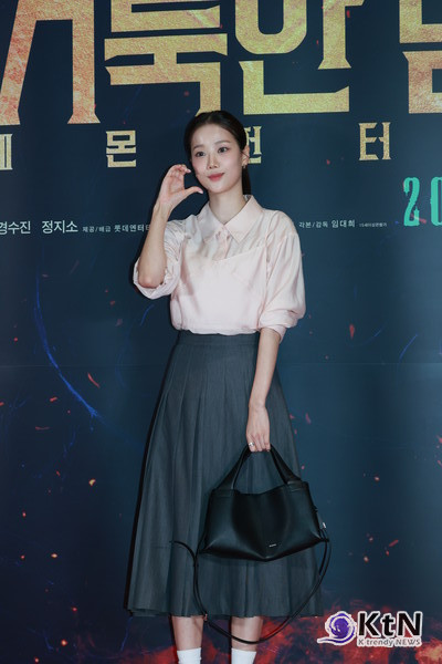 [KtN 포토] 이나은, 오랜만의 공식석상 등장… 서현과의 의리 지킨 VIP 시사회 현장  사진=2025 04.25 ( 4월 21일 오후, 서울 송파구 롯데시네마 월드타워에서 열린 영화 ‘거룩한 밤: 데몬 헌터스’ VIP 시사회)   K trendy NEWS DB ⓒ케이 트렌디뉴스 무단전재 및 수집, 재배포금지​​​​​​​