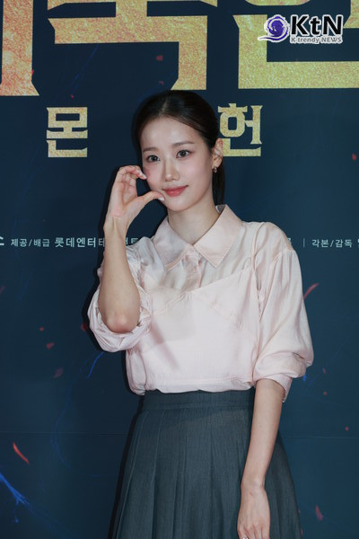 [KtN 포토] 이나은, 오랜만의 공식석상 등장… 서현과의 의리 지킨 VIP 시사회 현장  사진=2025 04.25 ( 4월 21일 오후, 서울 송파구 롯데시네마 월드타워에서 열린 영화 ‘거룩한 밤: 데몬 헌터스’ VIP 시사회)   K trendy NEWS DB ⓒ케이 트렌디뉴스 무단전재 및 수집, 재배포금지​​​​​​​