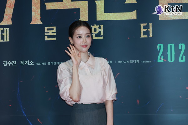 [KtN 포토] 이나은, 오랜만의 공식석상 등장… 서현과의 의리 지킨 VIP 시사회 현장  사진=2025 04.25 ( 4월 21일 오후, 서울 송파구 롯데시네마 월드타워에서 열린 영화 ‘거룩한 밤: 데몬 헌터스’ VIP 시사회)   K trendy NEWS DB ⓒ케이 트렌디뉴스 무단전재 및 수집, 재배포금지​​​​​​​