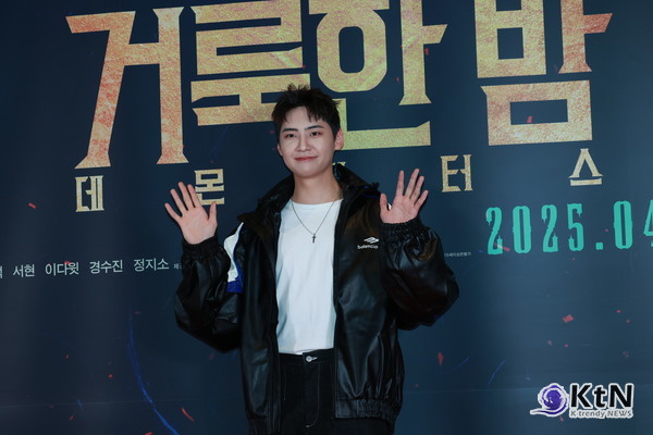 [KtN 포토] 이진혁, '거룩한 밤'과 잘 어울리는 댄디룩 스타일로 '훈훈'  사진=2025 04.27 (21일 서울 송파구 잠실 롯데월드타워 롯데시네마에서 영화 '거룩한 밤: 데몬 헌터스'(감독 임대희) VIP 시사회 포토월 행사)   K trendy NEWS DB ⓒ케이 트렌디뉴스 무단전재 및 수집, 재배포금지