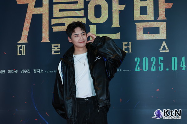 [KtN 포토] 이진혁, '거룩한 밤'과 잘 어울리는 댄디룩 스타일로 '훈훈'  사진=2025 04.27 (21일 서울 송파구 잠실 롯데월드타워 롯데시네마에서 영화 '거룩한 밤: 데몬 헌터스'(감독 임대희) VIP 시사회 포토월 행사)   K trendy NEWS DB ⓒ케이 트렌디뉴스 무단전재 및 수집, 재배포금지