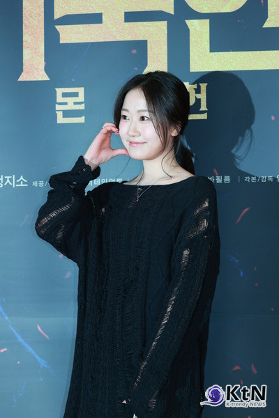 [KtN 포토] '거룩한 밤'..."뭣이 중헌디" 김환희, 물오른 미모  사진=2025 04.27  (21일 서울 송파구 잠실 롯데월드타워 롯데시네마에서 영화 '거룩한 밤: 데몬 헌터스'(감독 임대희) VIP 시사회 포토월 행사) K trendy NEWS DB ⓒ케이 트렌디뉴스 무단전재 및 수집, 재배포금지