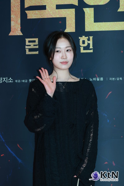 [KtN 포토] '거룩한 밤'..."뭣이 중헌디" 김환희, 물오른 미모  사진=2025 04.27  (21일 서울 송파구 잠실 롯데월드타워 롯데시네마에서 영화 '거룩한 밤: 데몬 헌터스'(감독 임대희) VIP 시사회 포토월 행사) K trendy NEWS DB ⓒ케이 트렌디뉴스 무단전재 및 수집, 재배포금지