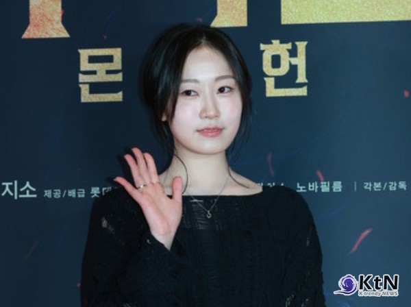 [KtN 포토] '거룩한 밤'..."뭣이 중헌디" 김환희, 물오른 미모  사진=2025 04.27  (21일 서울 송파구 잠실 롯데월드타워 롯데시네마에서 영화 '거룩한 밤: 데몬 헌터스'(감독 임대희) VIP 시사회 포토월 행사) K trendy NEWS DB ⓒ케이 트렌디뉴스 무단전재 및 수집, 재배포금지