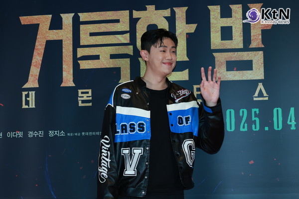 [KtN 포토] 배우 허진우, '거룩한 밤'을 밝히는 우월한 기럭지  사진=2025 04.27  (지난 21일 서울 송파구 잠실 롯데월드타워 롯데시네마에서 영화 '거룩한 밤: 데몬 헌터스'(감독 임대희) VIP 시사회 포토월 행사) K trendy NEWS DB ⓒ케이 트렌디뉴스 무단전재 및 수집, 재배포금지