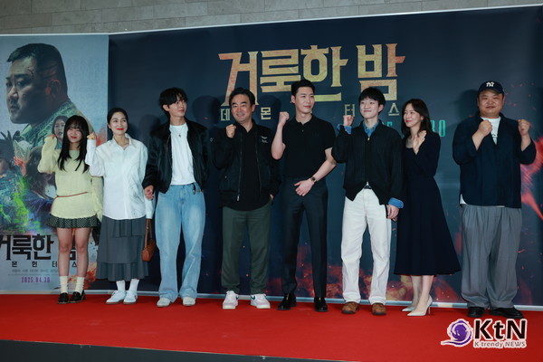 [KtN 포토] 이지훈-고규필 외, '"501호' 경수진 응원하러 왔어요" (거룩한 밤)  사진=2025 04.27 ( 드라마 '백수아파트' 출연진 경수진-이지훈-고규필-최유정-김주령-정희태-차우진-배재영  21일 서울 송파구 잠실 롯데월드타워 롯데시네마에서 영화 '거룩한 밤: 데몬 헌터스'(감독 임대희) VIP 시사회 포토월 행)  K trendy NEWS DB ⓒ케이 트렌디뉴스 무단전재 및 수집, 재배포금지