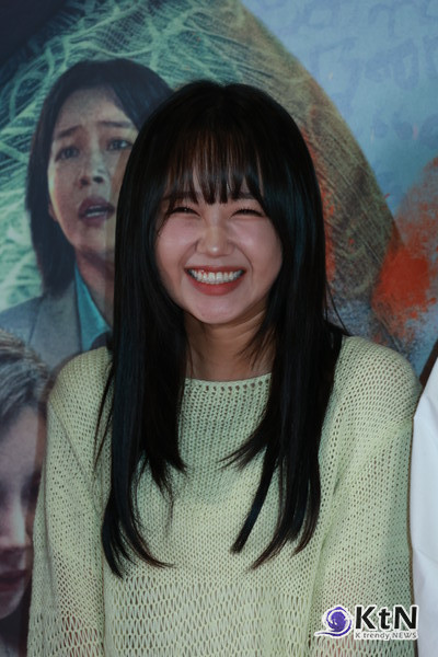 [KtN 포토] 이지훈-고규필 외, '"501호' 경수진 응원하러 왔어요" (거룩한 밤)  사진=2025 04.27 ( 드라마 '백수아파트' 출연진 경수진-이지훈-고규필-최유정-김주령-정희태-차우진-배재영  21일 서울 송파구 잠실 롯데월드타워 롯데시네마에서 영화 '거룩한 밤: 데몬 헌터스'(감독 임대희) VIP 시사회 포토월 행)  K trendy NEWS DB ⓒ케이 트렌디뉴스 무단전재 및 수집, 재배포금지