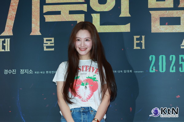 [KtN 포토] 김재경, 피크닉룩으로 '거룩한 밤' 영화관 나들이  사진=2025 04.27  (21일 서울 송파구 잠실 롯데월드타워 롯데시네마에서 영화 '거룩한 밤: 데몬 헌터스'(감독 임대희) VIP 시사회 포토월 행사) K trendy NEWS DB ⓒ케이 트렌디뉴스 무단전재 및 수집, 재배포금지