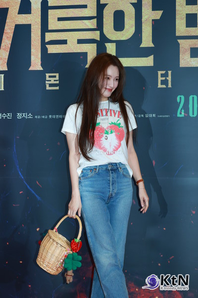 [KtN 포토] 김재경, 피크닉룩으로 '거룩한 밤' 영화관 나들이  사진=2025 04.27  (21일 서울 송파구 잠실 롯데월드타워 롯데시네마에서 영화 '거룩한 밤: 데몬 헌터스'(감독 임대희) VIP 시사회 포토월 행사) K trendy NEWS DB ⓒ케이 트렌디뉴스 무단전재 및 수집, 재배포금지