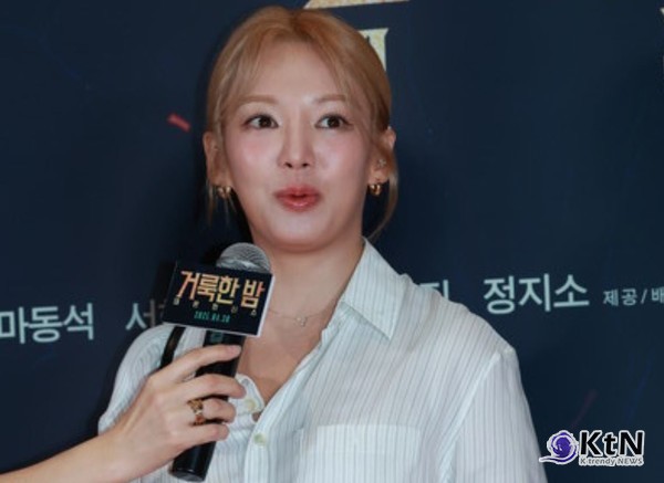 [KtN 포토] 소녀시대 효연, "막내 서현이 응원해" ('거룩한 밤')  사진=2025 04.27  ( 21일 서울 송파구 잠실 롯데월드타워 롯데시네마에서 영화 '거룩한 밤: 데몬 헌터스'(감독 임대희) VIP 시사회 포토월 행사) K trendy NEWS DB ⓒ케이 트렌디뉴스 무단전재 및 수집, 재배포금지