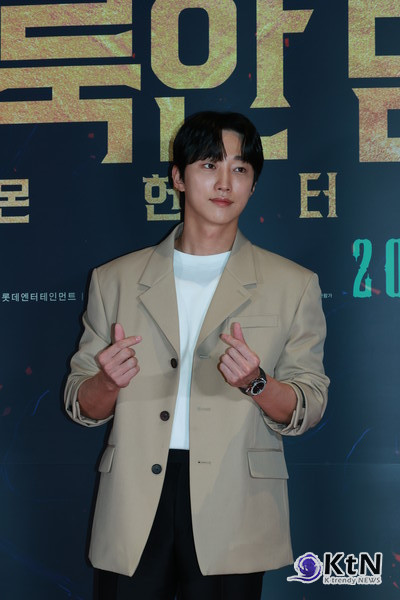 [KtN 포토] 영화관에 뜬 훈남 진영· 차학연· 박선호 ('거룩한 밤')  사진=2025 04.27  (지난 21일 서울 송파구 잠실 롯데월드타워 롯데시네마에서 영화 '거룩한 밤: 데몬 헌터스'(감독 임대희) VIP 시사회 포토월 행사) K trendy NEWS DB ⓒ케이 트렌디뉴스 무단전재 및 수집, 재배포금지​​​​​​​