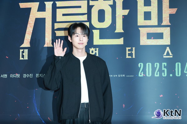 [KtN 포토] 영화관에 뜬 훈남 진영· 차학연· 박선호 ('거룩한 밤')  사진=2025 04.27  (지난 21일 서울 송파구 잠실 롯데월드타워 롯데시네마에서 영화 '거룩한 밤: 데몬 헌터스'(감독 임대희) VIP 시사회 포토월 행사) K trendy NEWS DB ⓒ케이 트렌디뉴스 무단전재 및 수집, 재배포금지​​​​​​​