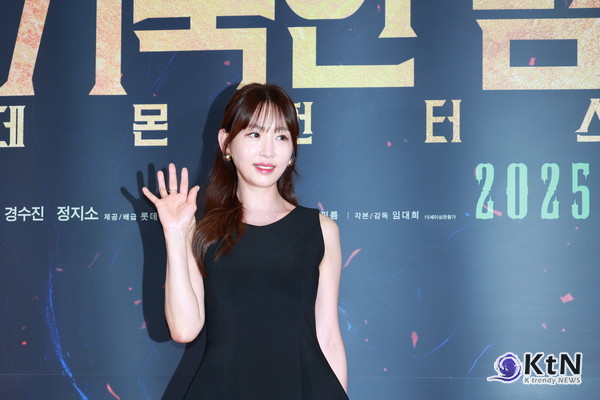 [KtN 포토] 강예원, 상큼 발랄 매력 발산 ('거룩한 밤')  사진=2025 04.27  (21일 서울 송파구 잠실 롯데월드타워 롯데시네마에서 영화 '거룩한 밤: 데몬 헌터스'(감독 임대희) VIP 시사회 포토월 행사_) K trendy NEWS DB ⓒ케이 트렌디뉴스 무단전재 및 수집, 재배포금지