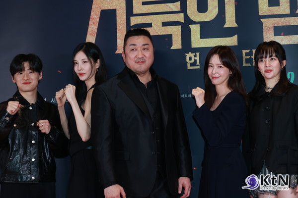 [KtN 포토] 안지혜, 힙한 넥타이 패션에 보이시한 룩 '거룩한 밤' 현장 압도  사진=2025 04.27  (지난 21일 서울 송파구 잠실 롯데월드타워 롯데시네마에서 영화 '거룩한 밤: 데몬 헌터스'(감독 임대희) VIP 시사회 포토월 행사)  K trendy NEWS DB ⓒ케이 트렌디뉴스 무단전재 및 수집, 재배포금지​​​​​​​