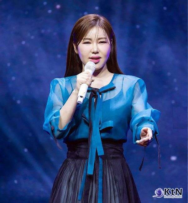 송가인, 女 트로트 가수 최초 역대 초동 신기록...‘가인;달’, 발매 2일 만에 사진=2025 02.18 송가인 인스타그램 갈무리 K trendy NEWS DB ⓒ케이 트렌디뉴스 무단전재 및 수집, 재배포금지