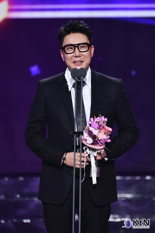 "제가 해냈습니다!" 유재석, 방송 3사 연예 대상 20관왕 대기록… 장도연도 울컥 [SBS 연예대상] [영상] 사진=2025 01.30 SBS 이상민  K trendy NEWS DB ⓒ케이 트렌디뉴스 무단전재 및 수집, 재배포금지