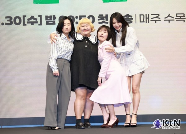 [KtN 현장] ‘24시 헬스클럽’ 마녀 삼총사 출격…이지혜·홍윤화·박성연, 유쾌한 ‘헬린이’ 변신   사진=2025 04.30  (4월 30일 첫 방송을 앞두고 29일 서울 구로구 디큐브시티 더 세인트에서 제작발표회) K trendy NEWS DB ⓒ케이 트렌디뉴스 무단전재 및 수집, 재배포금지