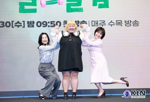 [KtN 현장] ‘24시 헬스클럽’ 마녀 삼총사 출격…이지혜·홍윤화·박성연, 유쾌한 ‘헬린이’ 변신   사진=2025 04.30  (4월 30일 첫 방송을 앞두고 29일 서울 구로구 디큐브시티 더 세인트에서 제작발표회) K trendy NEWS DB ⓒ케이 트렌디뉴스 무단전재 및 수집, 재배포금지