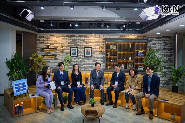 노란봉투법 다시 꺼낸 이재명…근로자의 날 ‘노동정책 폭탄’  사진=2025 05.01 이재명 엑스 갈무리 (30일 서울 구로구 한 스튜디오에서 열린 ‘슬기로운 퇴근생활’ 직장인 간담회)  K trendy NEWS DB ⓒ케이 트렌디뉴스 무단전재 및 수집, 재배포금지