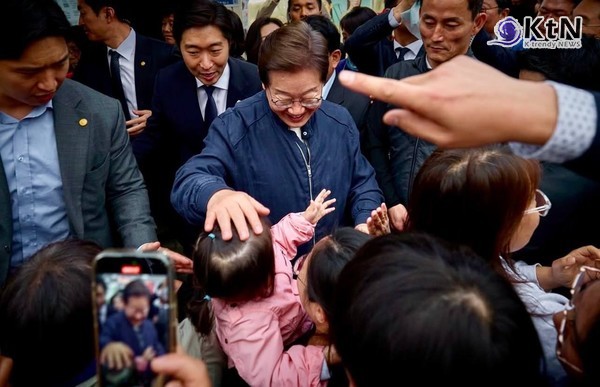 이재명 후보, 지역 방문 중 한덕수에 직격탄 “국민은 헌정파괴 세력 단죄하려 한다”  사진=2025 05.02   강유정 SNS  갈무리 K trendy NEWS DB ⓒ케이 트렌디뉴스 무단전재 및 수집, 재배포금지