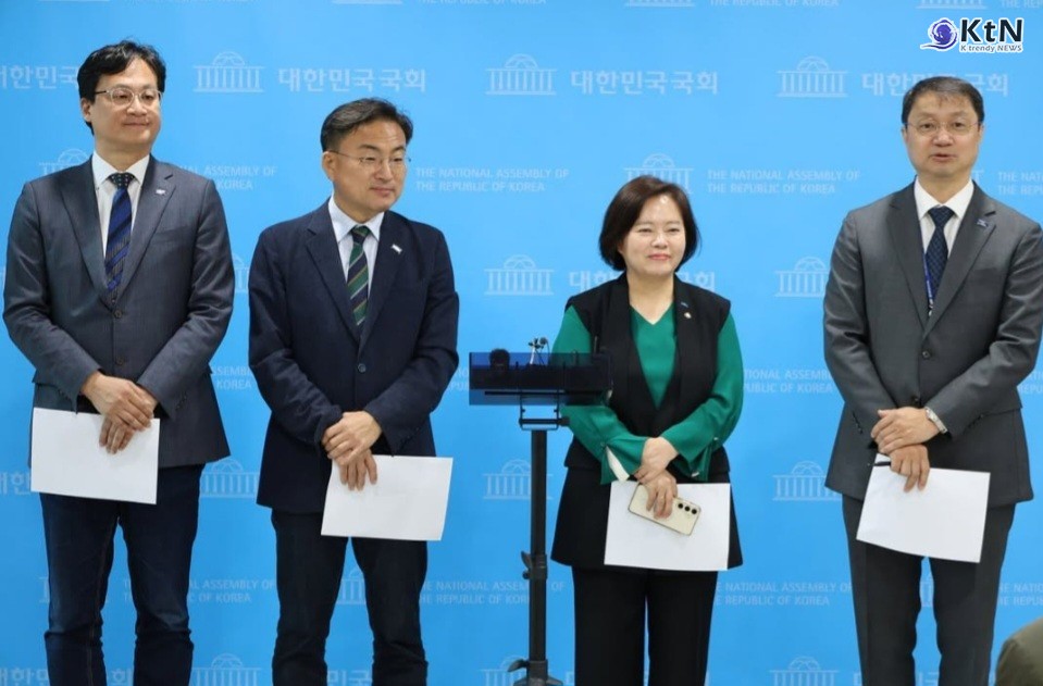 조국혁신당 '끝까지판다위원회'는 기자회견에서 이재명 후보에 대한 항소심 판결이 사법의 탈을 쓴 정치 개입이라며 사법부를 정조준한 강력한 경고장을 날렸다.  /사진=조국혁신당 신장식 의원 인스타그램, K trendy NEWS DB ⓒ케이 트렌디뉴스 무단전재 및 수집, 재배포금지