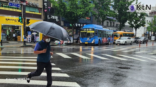 [오늘 날씨] 전국 흐리고 곳곳에 비… 강풍과 기온 하락에 외출 시 주의 필요  사진=2025 05.10 K trendy NEWS DB ⓒ케이 트렌디뉴스 무단전재 및 수집, 재배포금지