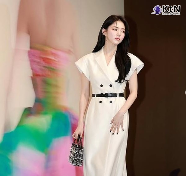 앤 해서웨이 잇는 한소희? ‘인턴’ 한국판 출연 물망 올라  사진=2025 05.10  영화 '인턴'  / 한소희 인스타그램 갈무리 K trendy NEWS DB ⓒ케이 트렌디뉴스 무단전재 및 수집, 재배포금지