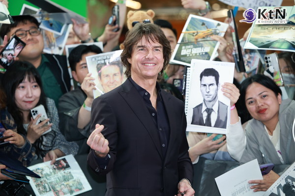 톰 크루즈, 레드카펫서 셀카·사인·눈맞춤까지…진짜 ‘내한 장인’ 인증  사진=2025 05.10 K trendy NEWS DB ⓒ케이 트렌디뉴스 무단전재 및 수집, 재배포금지