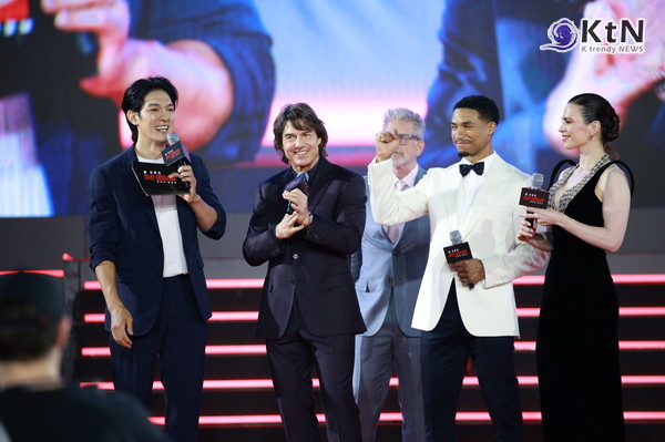 톰 크루즈, 레드카펫서 셀카·사인·눈맞춤까지…진짜 ‘내한 장인’ 인증  사진=2025 05.10 K trendy NEWS DB ⓒ케이 트렌디뉴스 무단전재 및 수집, 재배포금지