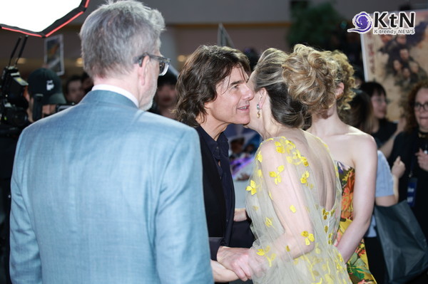 톰 크루즈, 레드카펫서 셀카·사인·눈맞춤까지…진짜 ‘내한 장인’ 인증  사진=2025 05.10 K trendy NEWS DB ⓒ케이 트렌디뉴스 무단전재 및 수집, 재배포금지