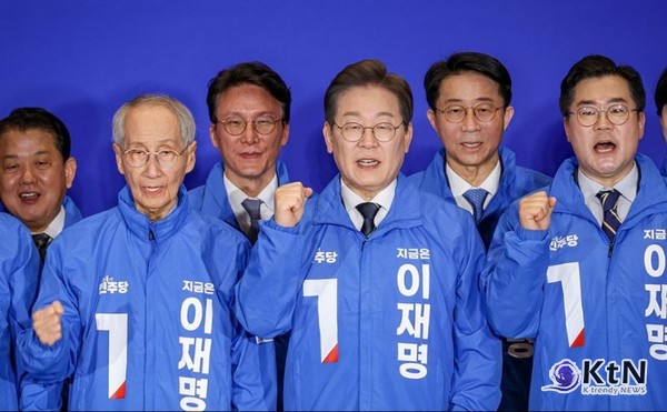 윤여준 상임위원장이 선택한 이재명 후보: ‘능력’인가 ‘불가피한 선택’인가. 사진=더불어민주당, K trendy NEWS DB ⓒ케이 트렌디뉴스 무단전재 및 수집, 재배포금지
