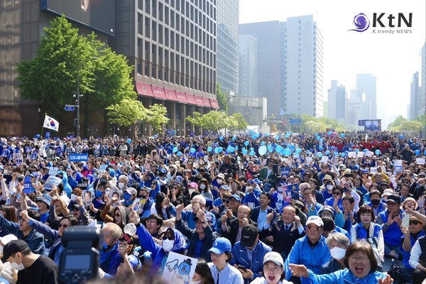 “진보도 보수도 아닌 오직 대한민국” 이재명, 광화문서 대선 출정 선언 [영상]  사진=2025 05.12  강유정 엑스 갈무리 K trendy NEWS DB ⓒ케이 트렌디뉴스 무단전재 및 수집, 재배포금지