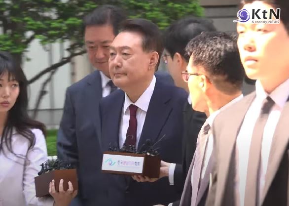 “尹, 두 번, 세 번 계엄하면 돼”… 수방사 부관의 법정 증언  배신감 느꼈다던 수방사 前부관, 윤석열 통화내용 폭로  사진=2025 05.12  오마이 뉴스 영상 갈무리 K trendy NEWS DB ⓒ케이 트렌디뉴스 무단전재 및 수집, 재배포금지