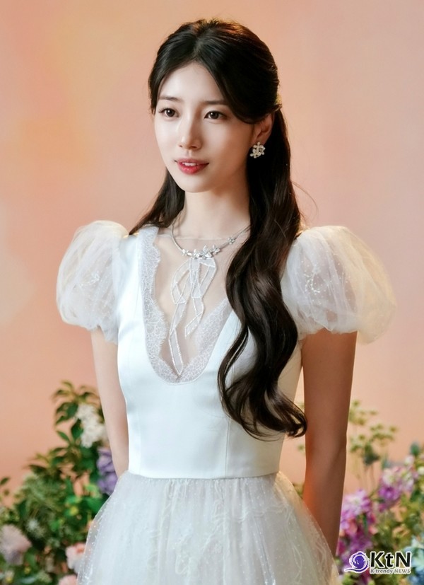 수지, 여황제 된다? ‘하렘의 남자들’ 주연 제안받고 검토 중  사진=2025 05.12 매니지먼트 숲  K trendy NEWS DB ⓒ케이 트렌디뉴스 무단전재 및 수집, 재배포금지