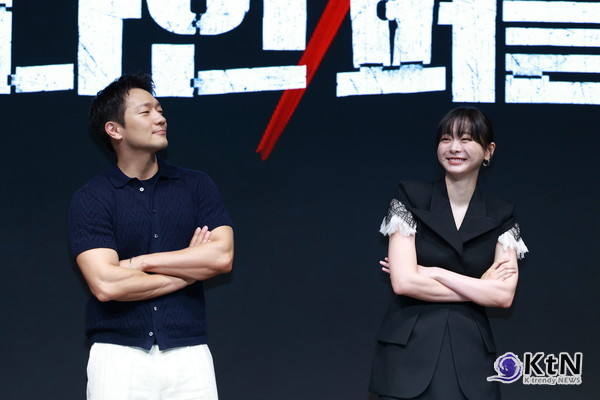 [KtN 포토] '엄청난 갓굴 투샷' 손석구-김다미, '형사와 프로파일러'  사진=2025 05.14 서울 종로구 JW 메리어트 동대문 스퀘어 서울에서 열린 디즈니+ 오리지널 시리즈 ‘나인 퍼즐’ 제작발표회  K trendy NEWS DB ⓒ케이 트렌디뉴스 무단전재 및 수집, 재배포금지